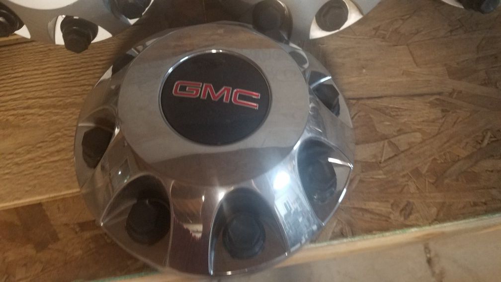 2014 GMC dually wheel cap