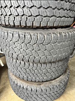 275_70R18 LT 🏁 GOODYEAR brand Tires usadas en perfecta condición 80%life set of (4) .