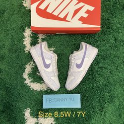 DS Brand New Nike Dunk Low Purple Pulse (W) - Size 8.5W / 7Y