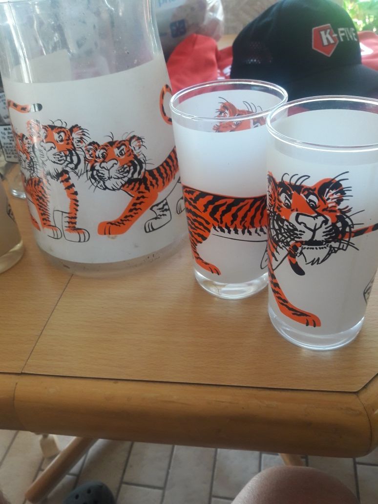 ESSO VINTAGE SET..... 1960'S GAS STATION GIVEAWAY