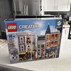 Assembly Square 10255 Lego modular building