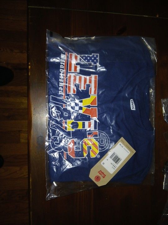 Levi's 1873 Boys T Shirt (SEE DETAILS )