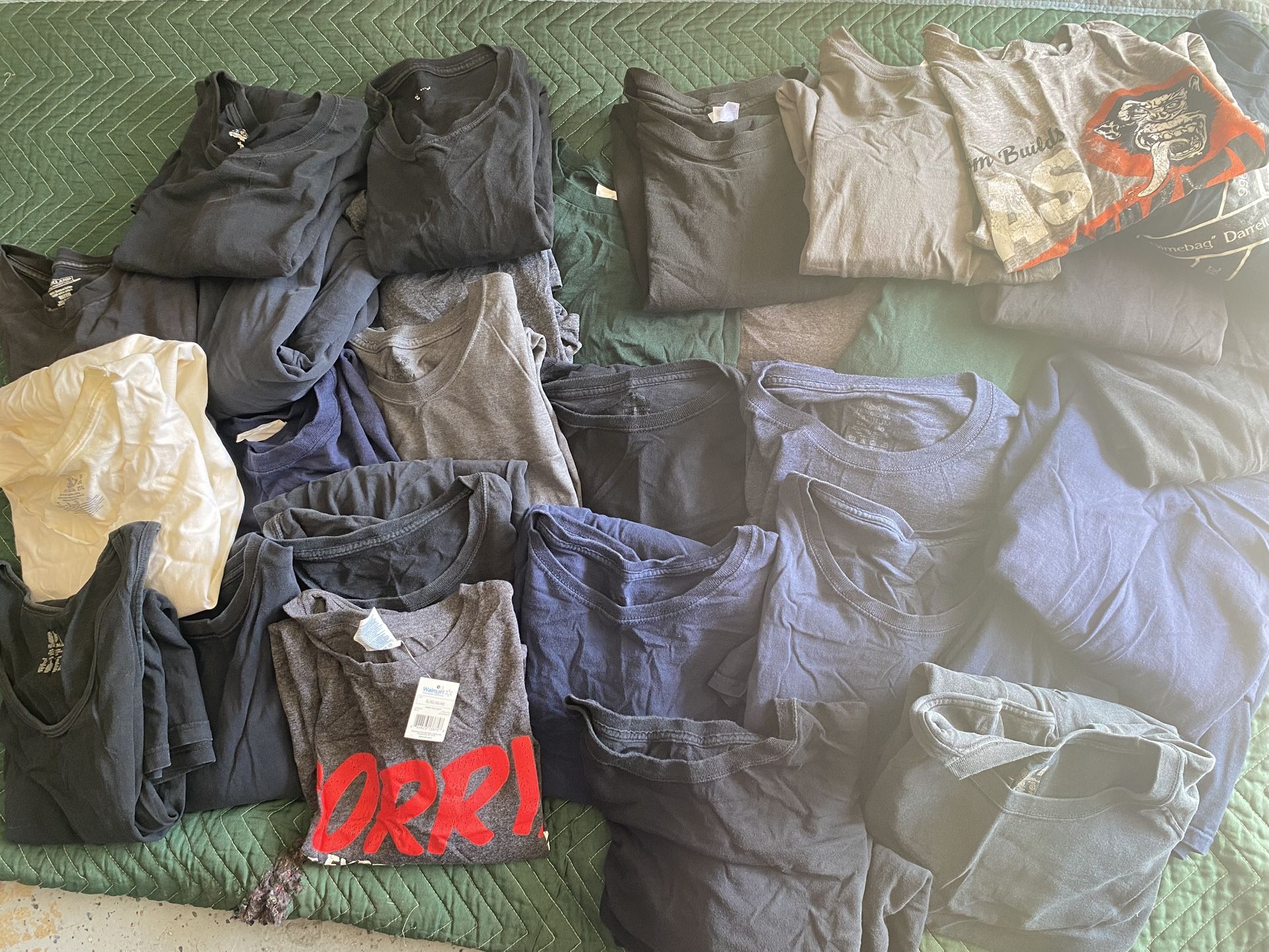 Lot of 30 Men’s Shirts 2XL and XL