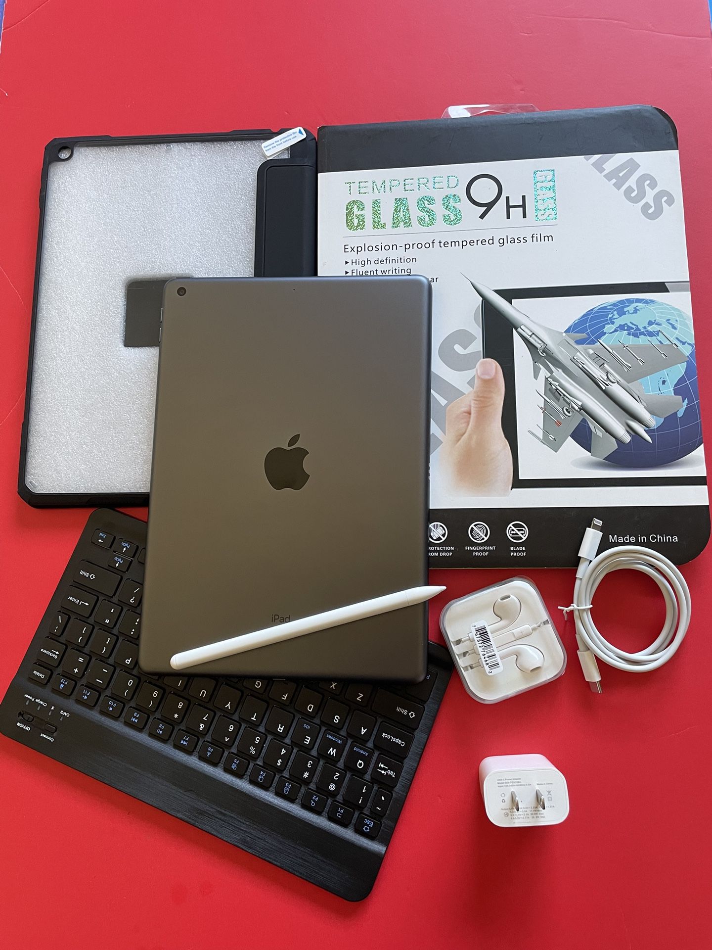 Apple IPad 8th Generation (10.2” Retina /Latest 18/ 2020 model) 32GB with stylus pen, keyboard & Accessories