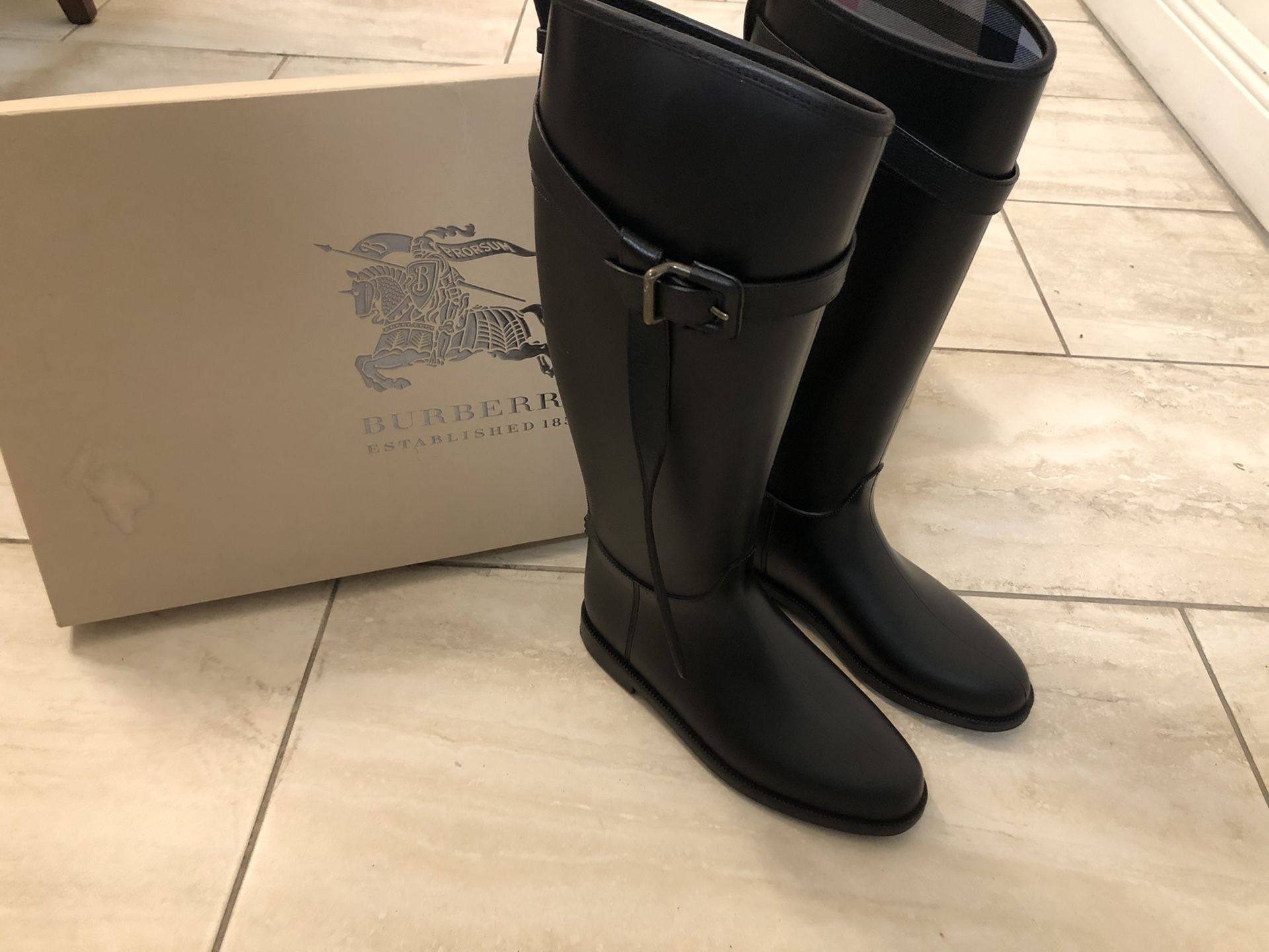 Burberry rain boots size US 7 UK37