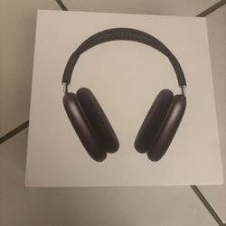 Air Pods Maxes 