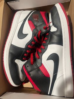 Air Jordan 1 Mid - Men’s Size 11