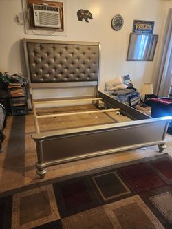 QUEEN bed