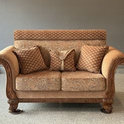 Cabriole/European Style Loveseat (2/3 Set)