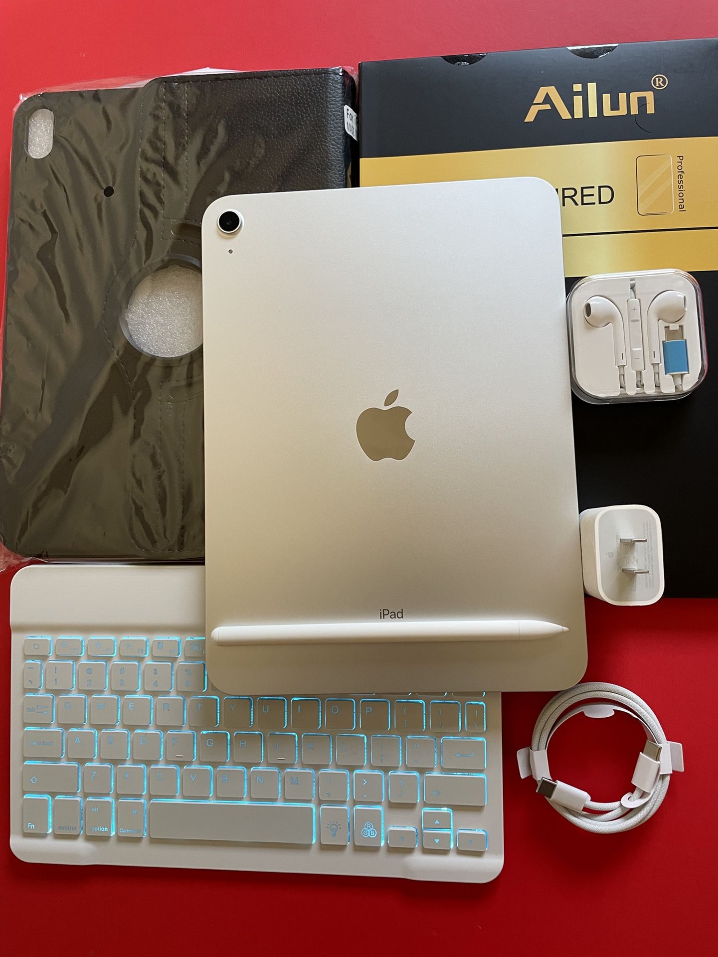 256gb Apple IPad 10th Generation (10.9” Liquid Retina / 2022 model) with pen, keyboard, case & Accessories (warranty 2026)