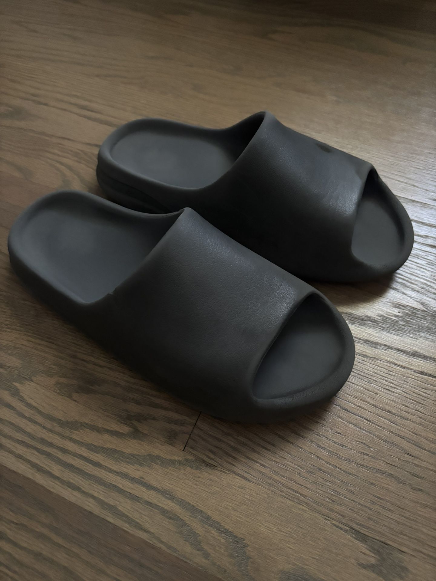 yeezy slides