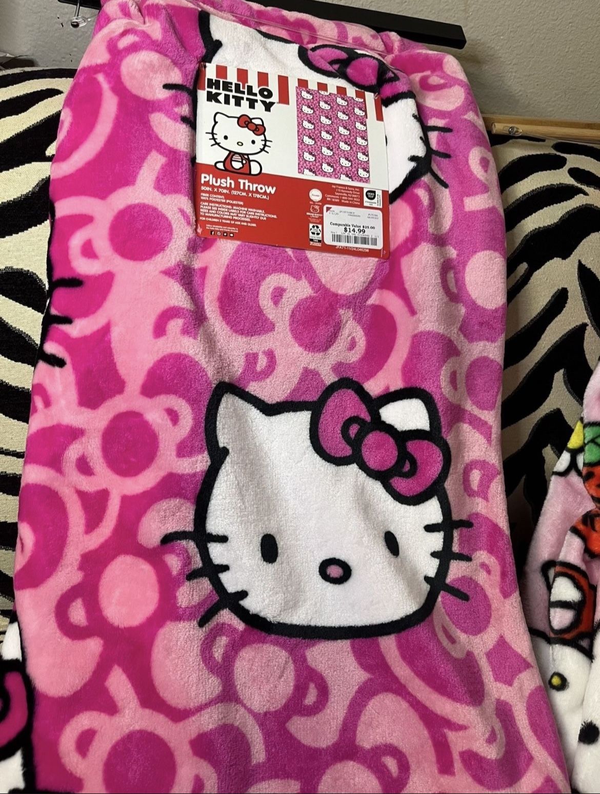 Hello Kitty Bow Blanket