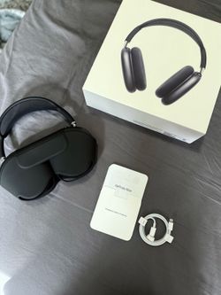 Apple airpod max  (PRICE IS NEGOTIABLE$