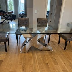Dinning room table with chairs
