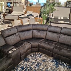 Manual Reclining Luxe Sectional 