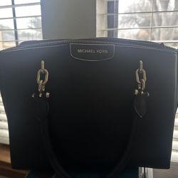 Authentic Micheal Kors Purse 
