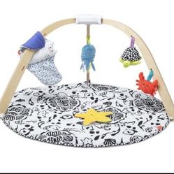 Melissa & Doug Ocean Play Gym Melissa & Doug Ocean Easy-Fold Wooden Play Gym for Infants, Reversible Mat, 5 Soft Toys, Birth to 9 Months - FSC-Certifi