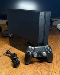 ORIGINAL PS4 w/ CONTROLLER & CABLE