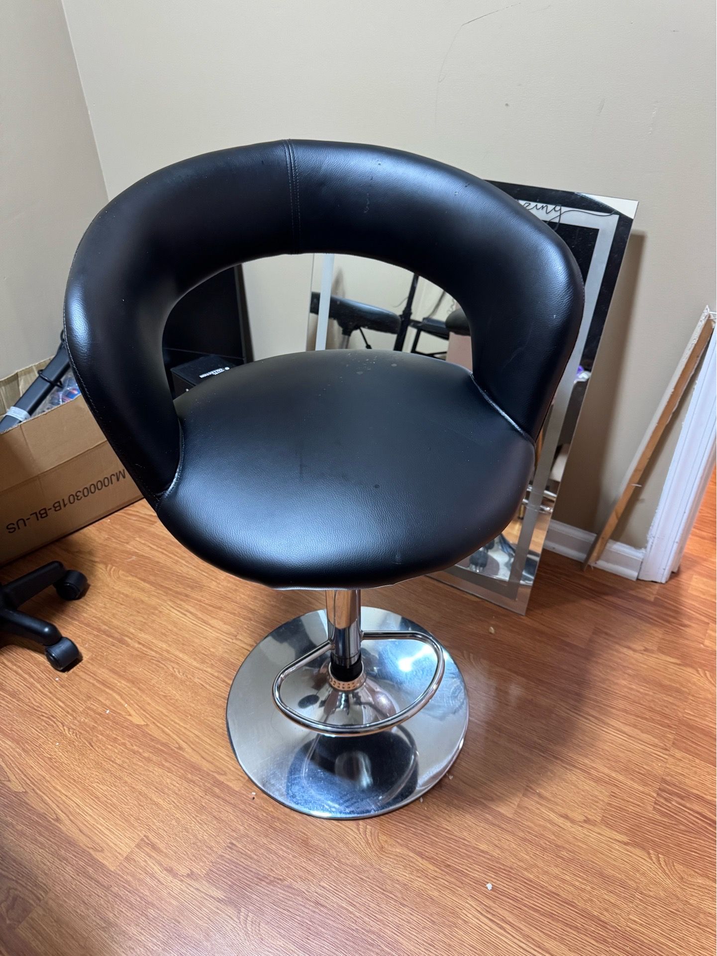 Swivel bar stool/ salon chair