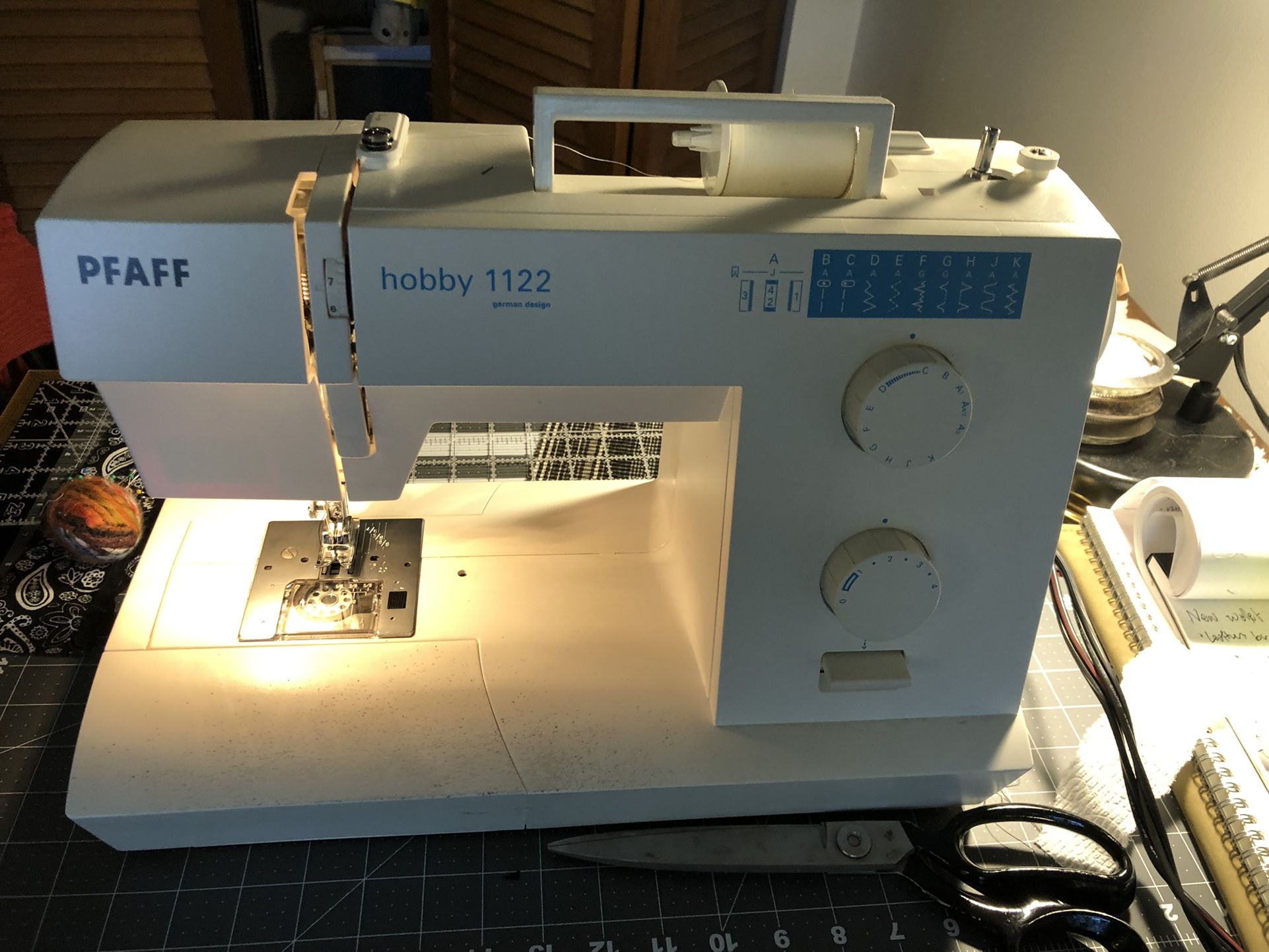 Pfaff Hobby 1122 Mechanical Sewing Machine