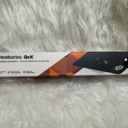 SteelSeries QcK Medium Gaming Mousepad — Black — Non-Slip Silicone Rubber Base