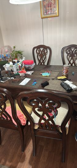 Dining table with 6 chat
