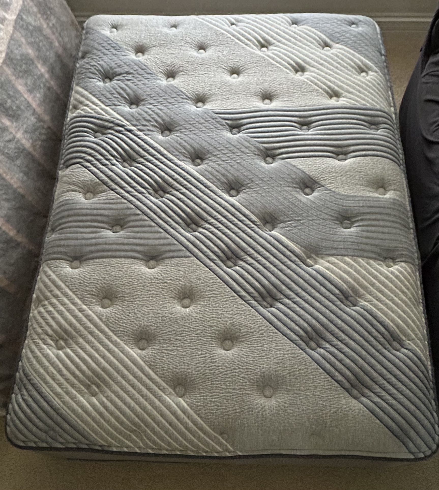 Serta Blue Fusion 3000 Queen Mattress - Firm