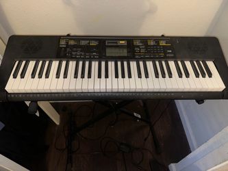 2 piano keyboards