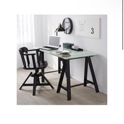 IKEA Glasholm Table