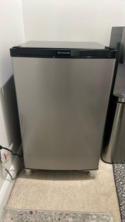 Mini-fridge with Base