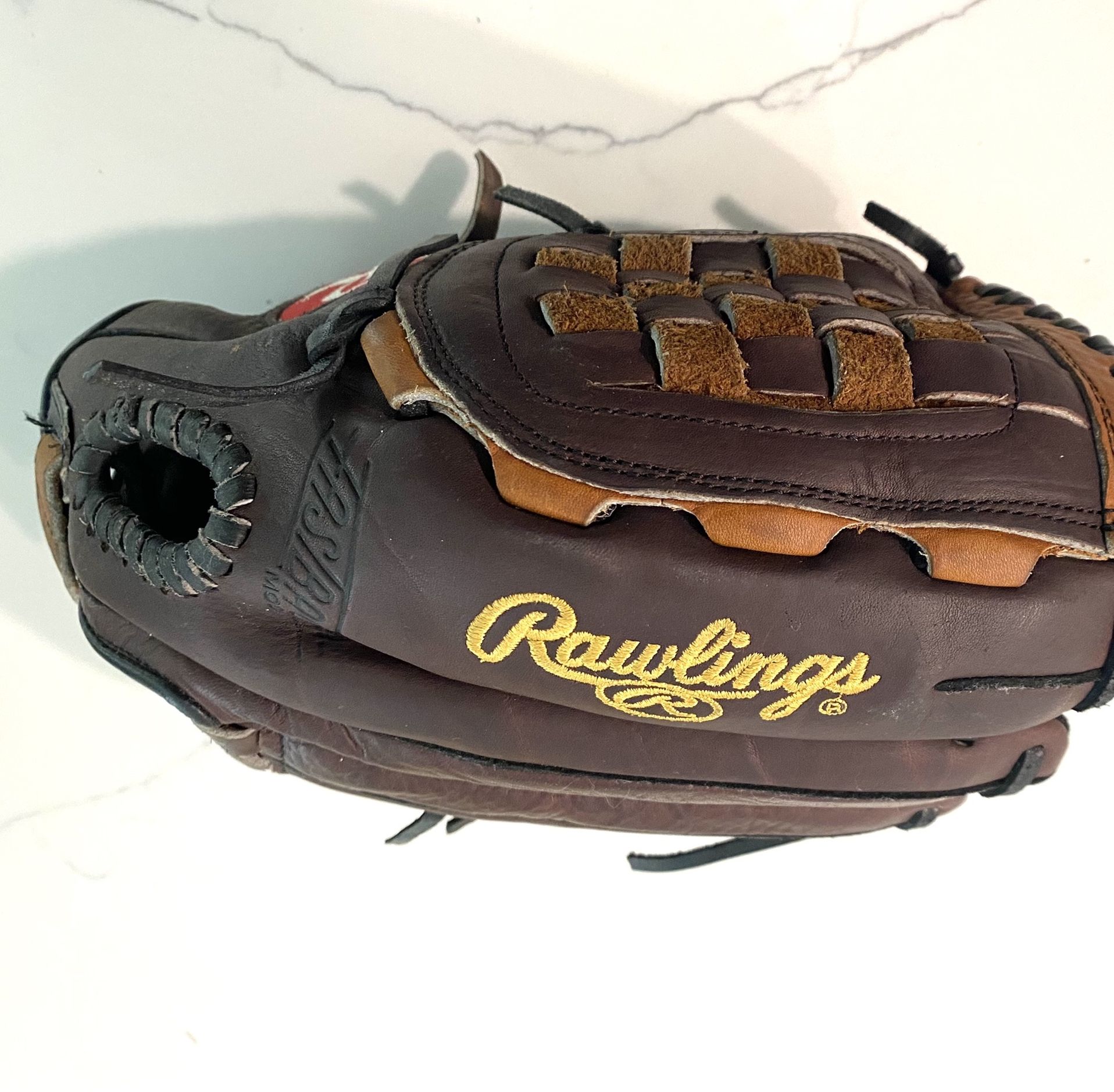 NEW - Rawlings Lefty Baseball Glove