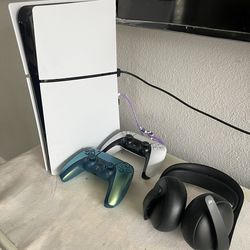 PS5 With Ps5 Head Set And Extra remote
