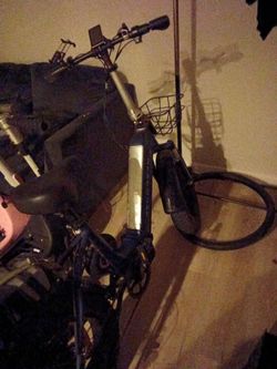 I have a e bike for sale fold up very fast 35mph with a basket on the front and a bike rake o500n the back asking pric