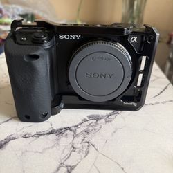 Sony A6400 Camera + Smallrig Cage