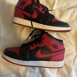 Jordan 1 Mid Youth Size 7