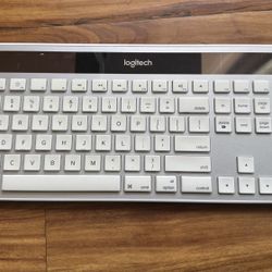 Logitech K750 Solar Powered and Dell Key Board  