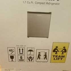 Cuisinart Mini Fridge 1.7 Cu Ft – Compact Stainless Steel Dorm/Office Fridge