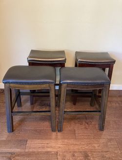 4 Wood Cushioned Island Chairs