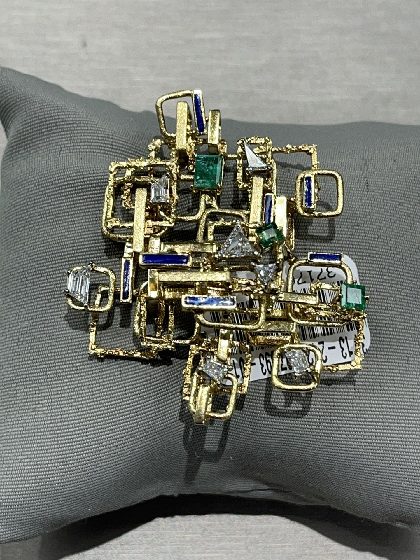 18k 18.7g Broach With Diamonds