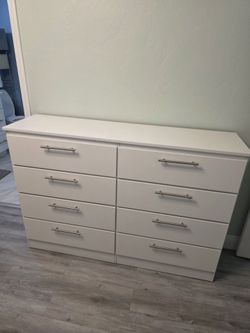 Cómoda de 8 gavetas