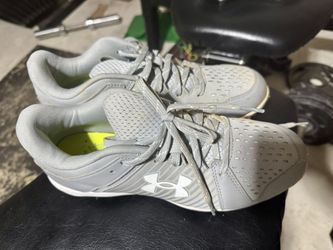 Baseball Cleats Molded- Under Armour. Size 8