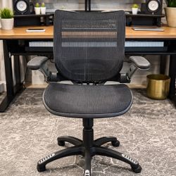 Ergonomic Mesh Office Desk Chair – Adjustable, Rolling, Great Condition