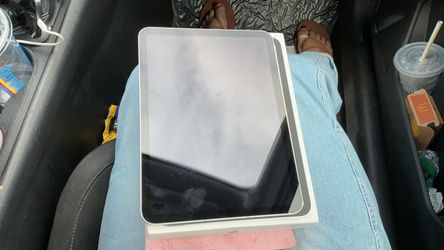 iPad 16a cellular & WiFi