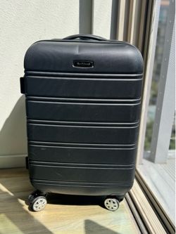 Carry-On Luggage/Suitcase
