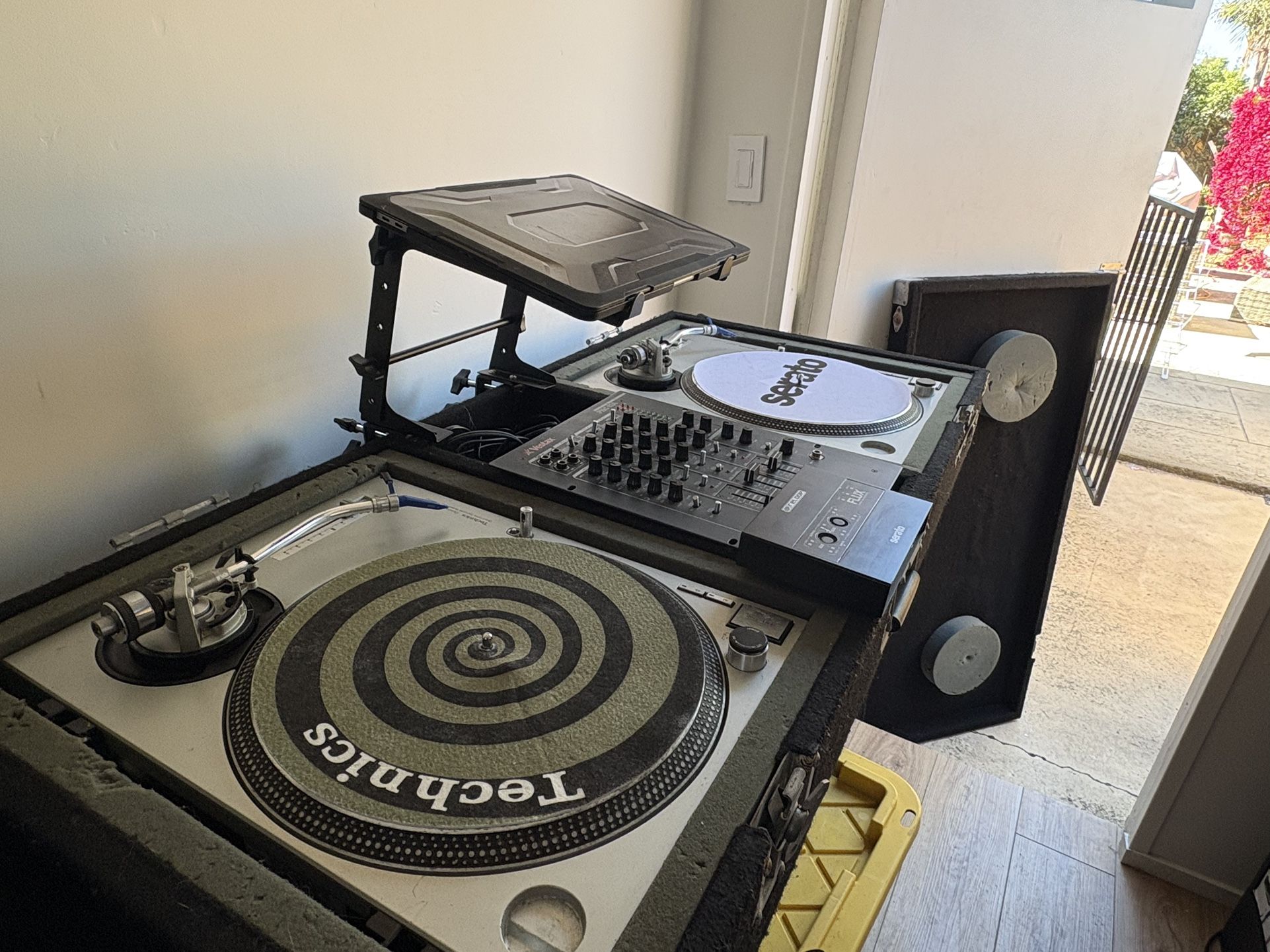 Technic 1200 Turntables DJ Gear