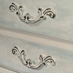 🪷 Seaside Bloom Chalk-Painted Dresser – Boho Vintage Coastal Charm