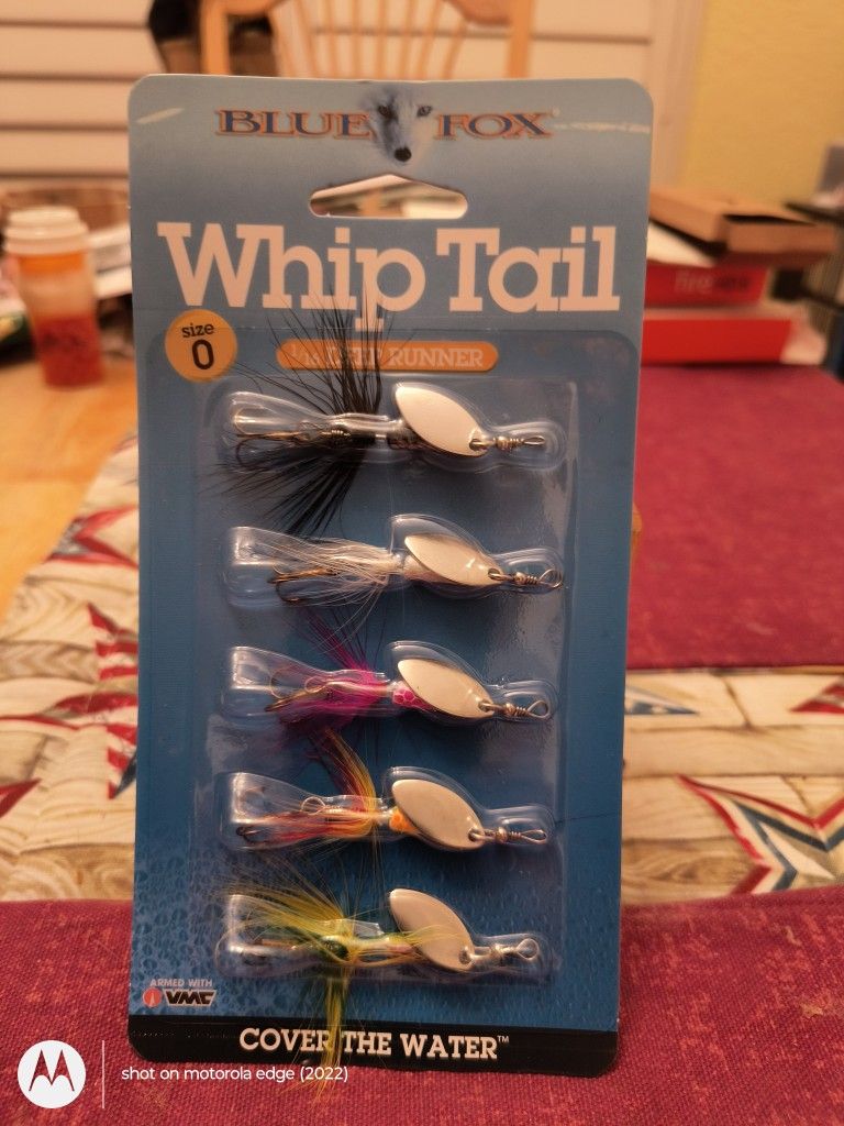 FISHING WHIP TAIL 1/16 DEEP RUNNER