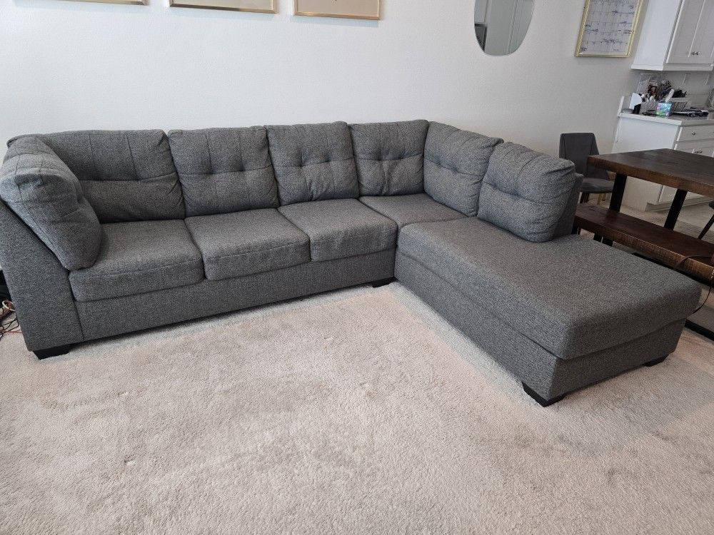 2 Piece Sectional w/ Fold Out Bed (Full Size)