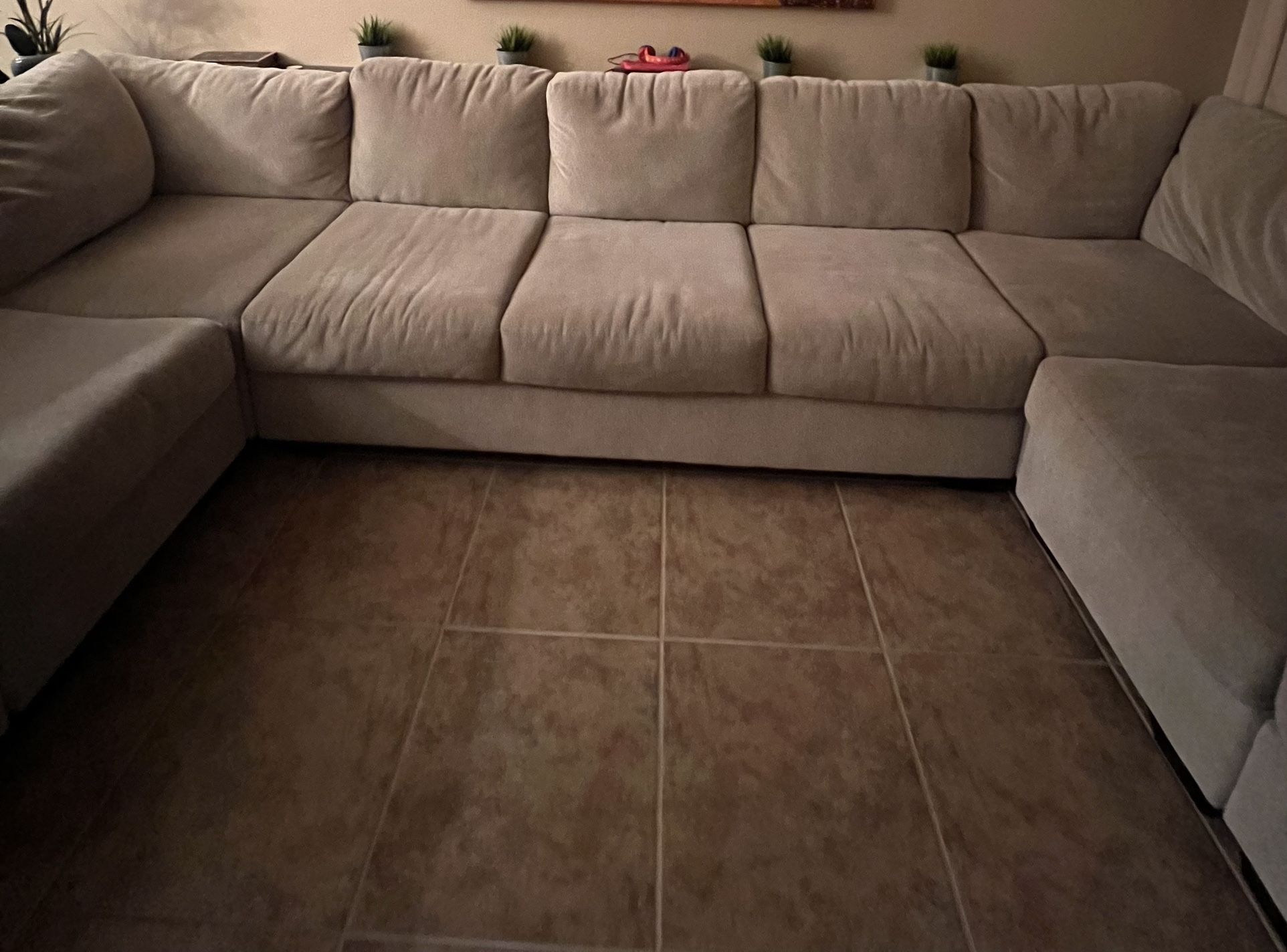 Massive U-Shaped Sectional