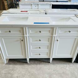 Brand New Brittany 60 in. W x 23.5 in.D Single Vanity in Bright White with Marble Top in Classic White $749